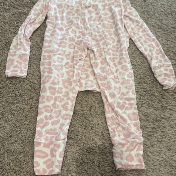 Like New Posh Peanut Delaney Pajamas 3/4T - Picture 5 of 5